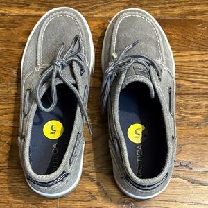 Nautica Boys Size 5 Charcoal Canvas Boat Shoes